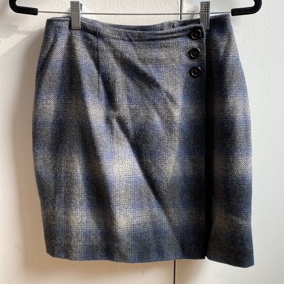 Lauren by Ralph Lauren wool gray  and navy plaid skirt with buttons - Picture 1 of 3